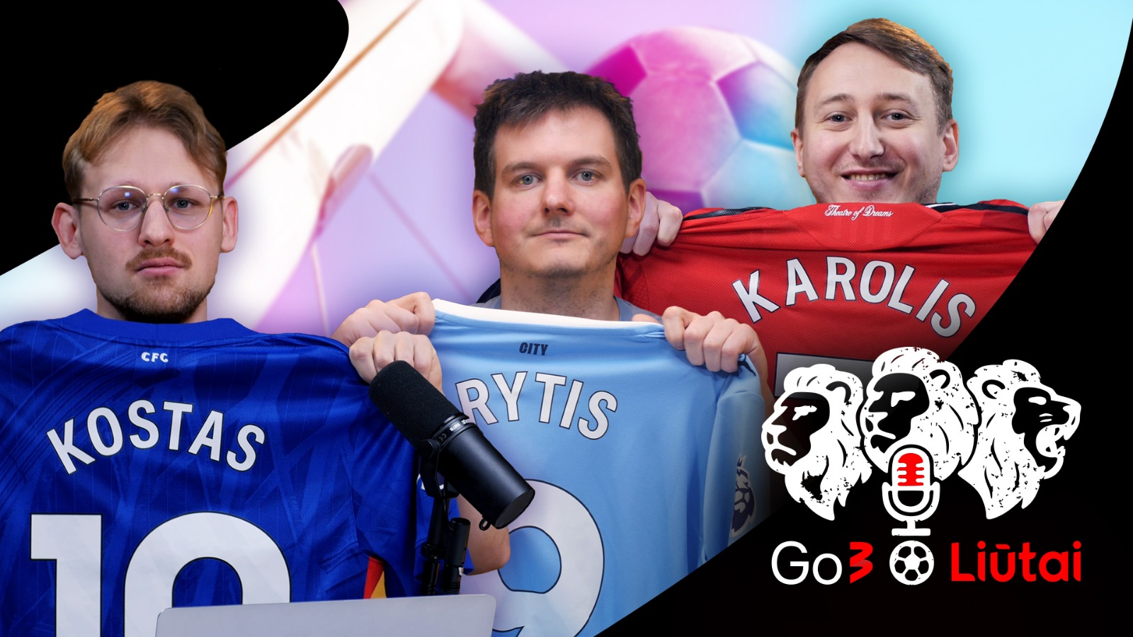 trys vyrai rodo savo marškinius