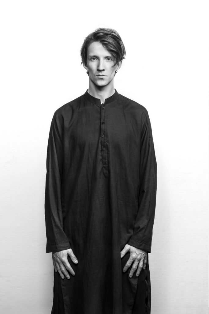 jaunas kunigas vyras