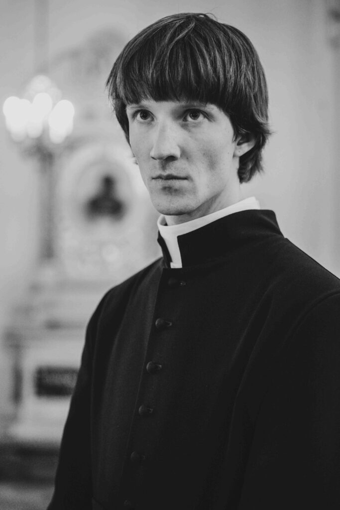 jaunas kunigas vyras